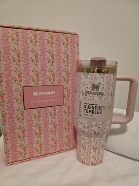Stanley White & Pink Floral Print Loveshackfancy Quencher Tumbler 40 Oz